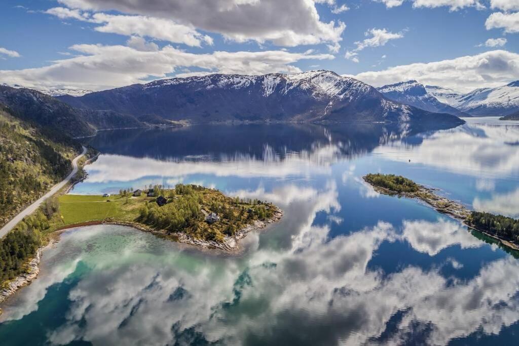 Efjord And Stetind Resort - Cabin Kobbernestinden Ballangen Exteriör bild
