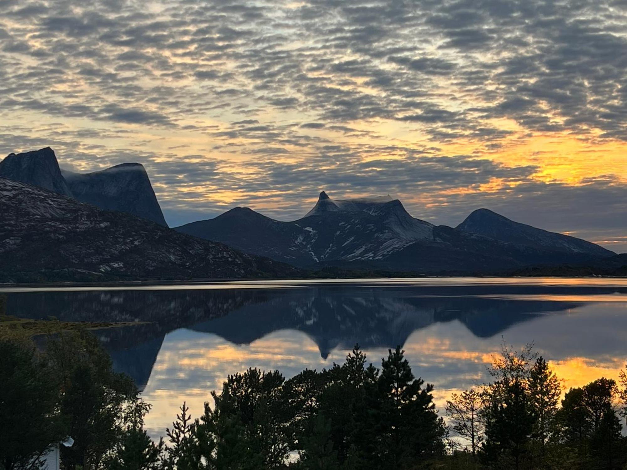 Efjord And Stetind Resort - Cabin Kobbernestinden Ballangen Exteriör bild