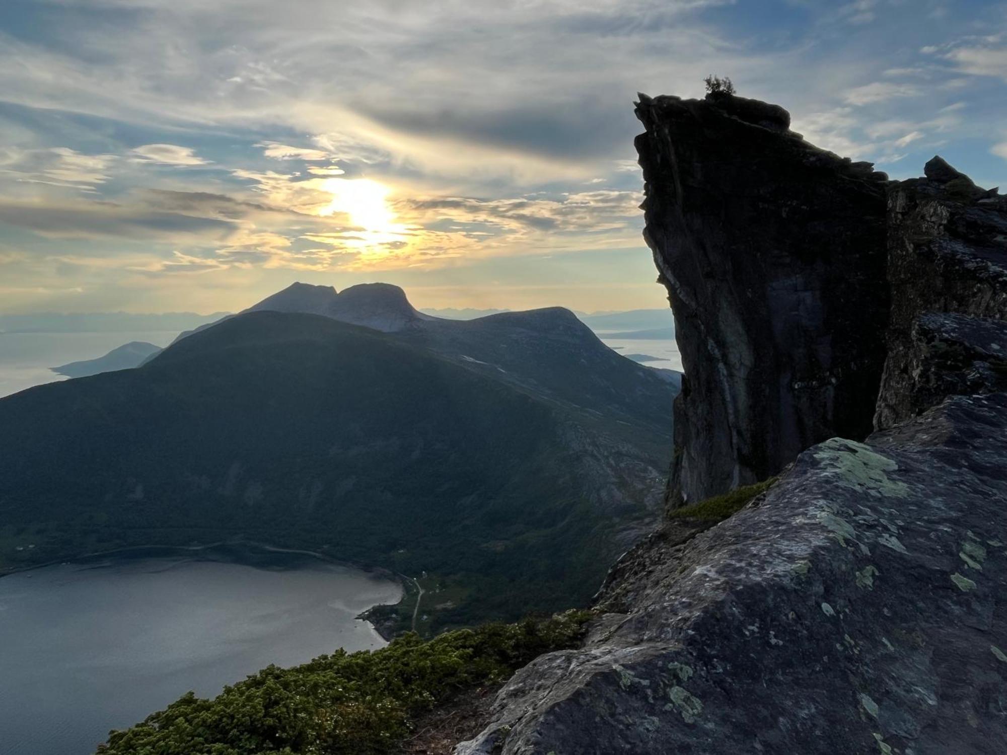Efjord And Stetind Resort - Cabin Kobbernestinden Ballangen Exteriör bild